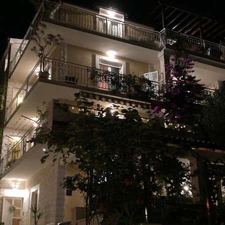 Guest House Adria Дуги Рат Екстериор снимка