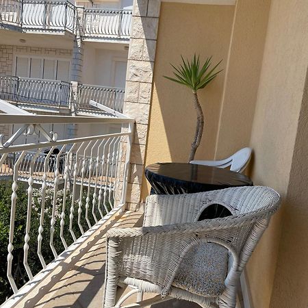 Guest House Adria Дуги Рат Екстериор снимка