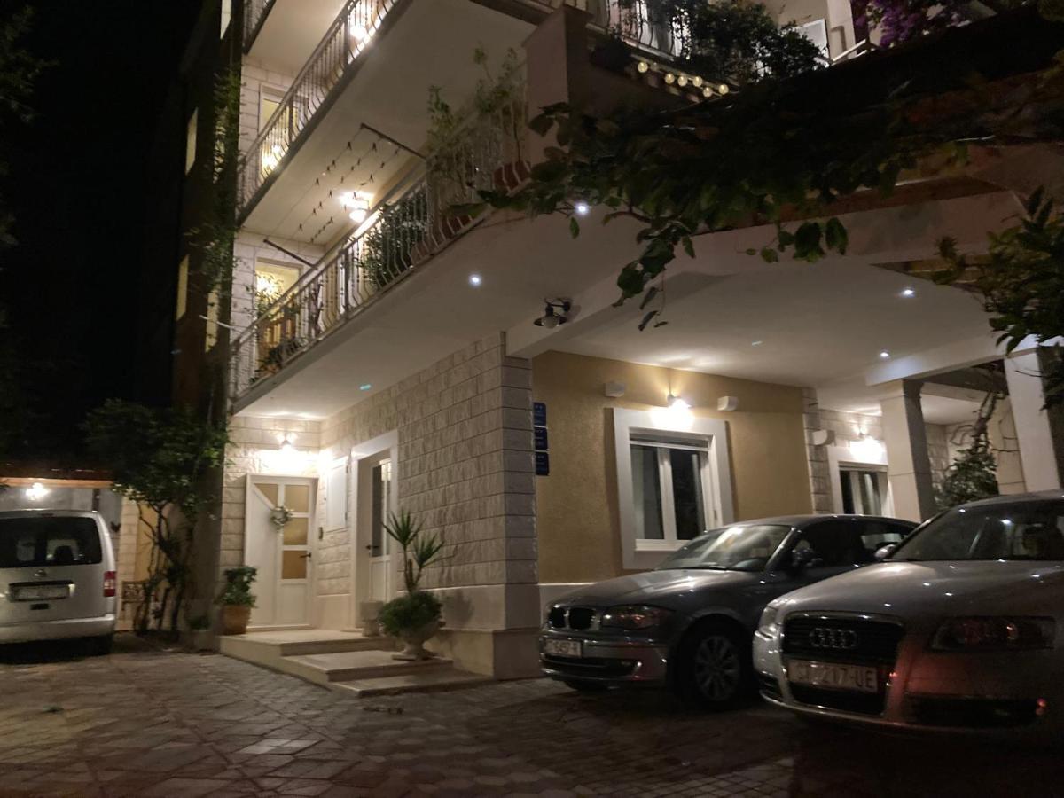 Guest House Adria Дуги Рат Екстериор снимка