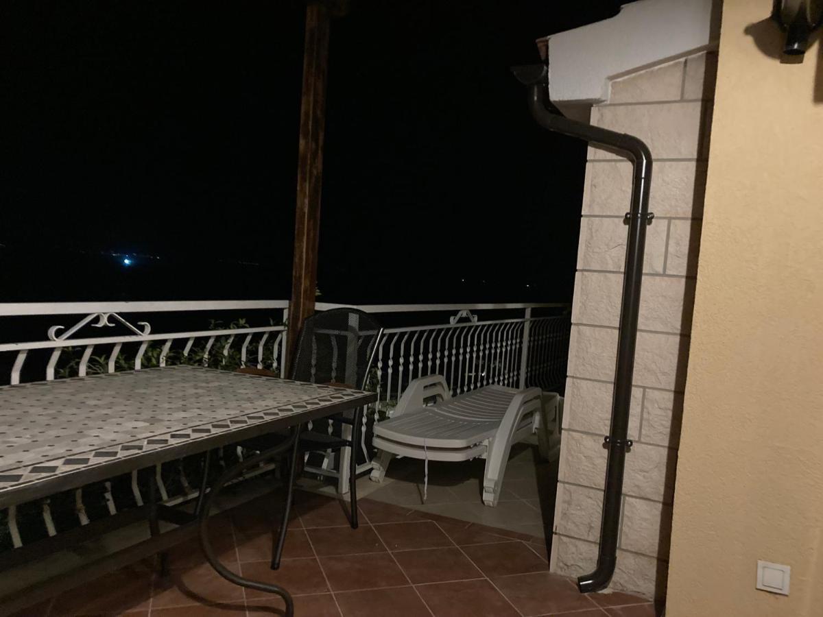 Guest House Adria Дуги Рат Екстериор снимка