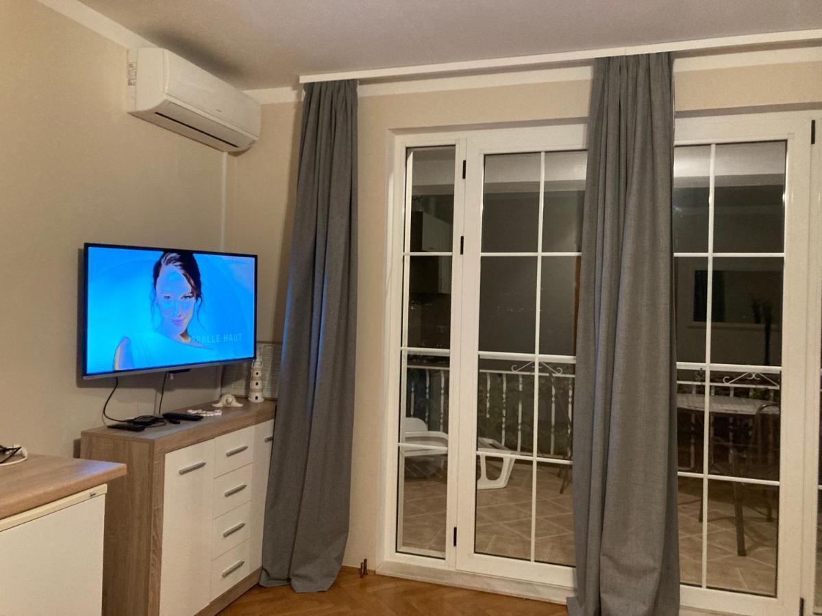 Guest House Adria Дуги Рат Екстериор снимка