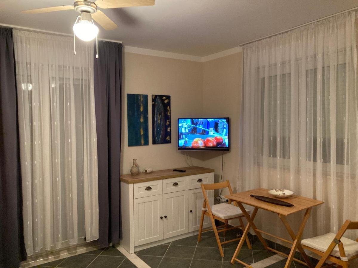 Guest House Adria Дуги Рат Екстериор снимка