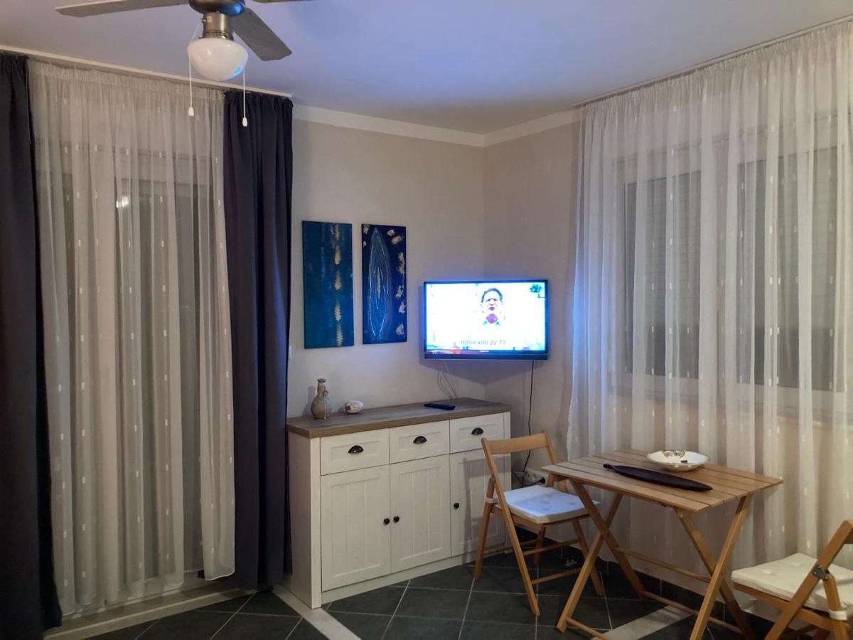 Guest House Adria Дуги Рат Екстериор снимка