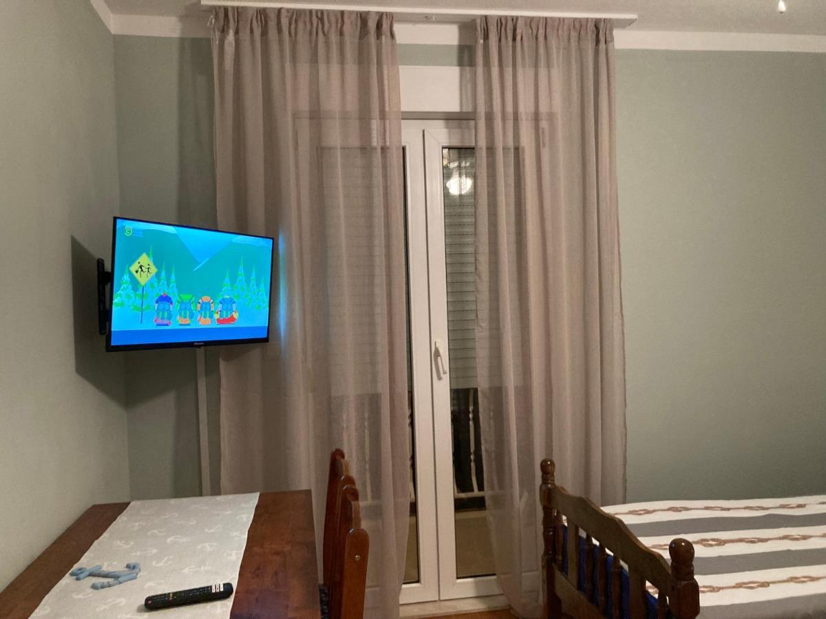 Guest House Adria Дуги Рат Екстериор снимка
