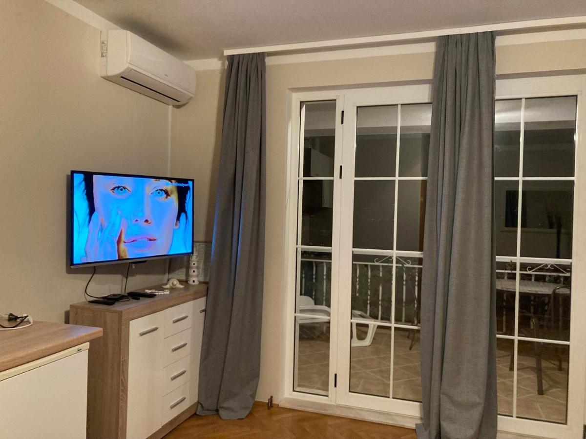 Guest House Adria Дуги Рат Екстериор снимка