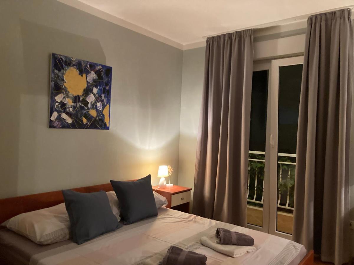 Guest House Adria Дуги Рат Екстериор снимка