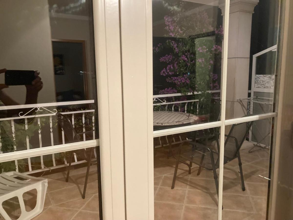 Guest House Adria Дуги Рат Екстериор снимка