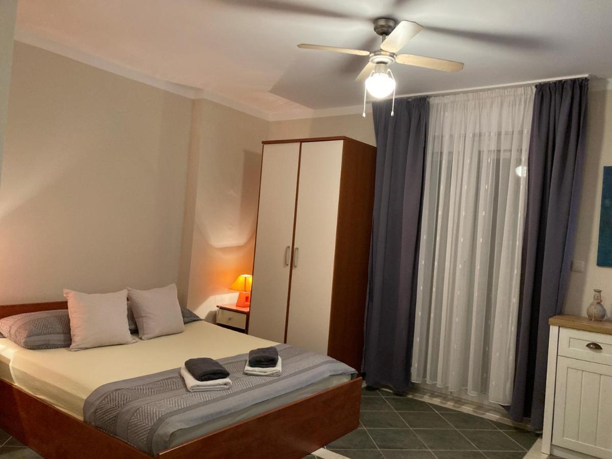 Guest House Adria Дуги Рат Екстериор снимка