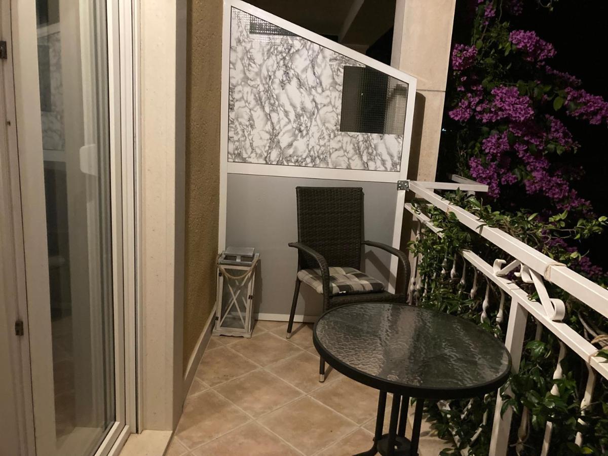 Guest House Adria Дуги Рат Екстериор снимка