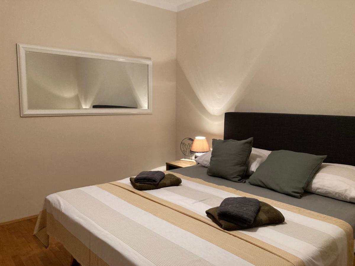 Guest House Adria Дуги Рат Екстериор снимка