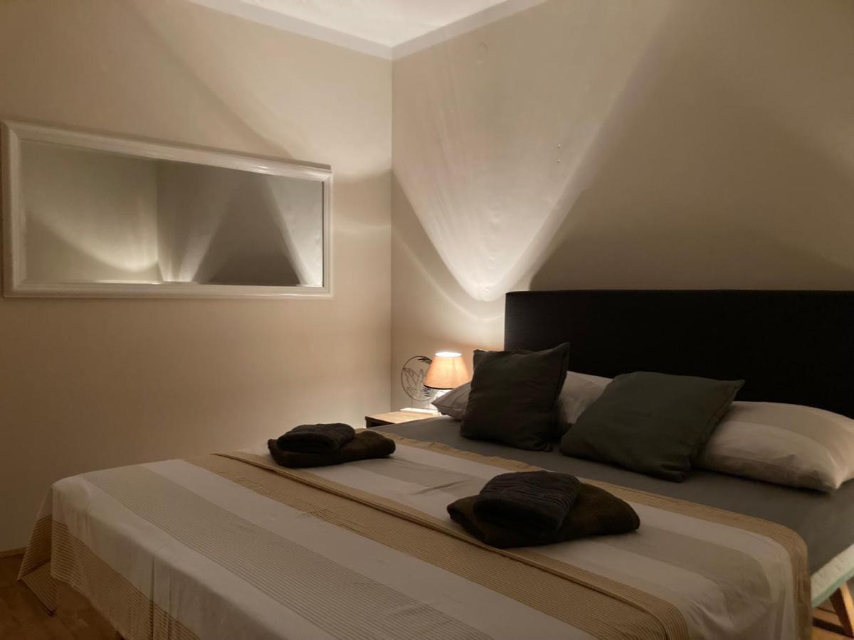Guest House Adria Дуги Рат Екстериор снимка
