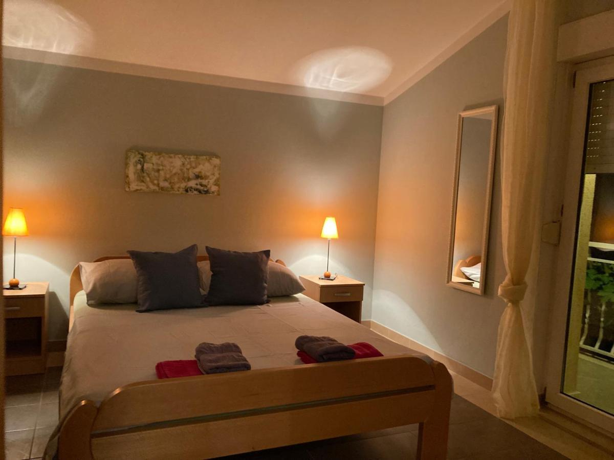 Guest House Adria Дуги Рат Екстериор снимка