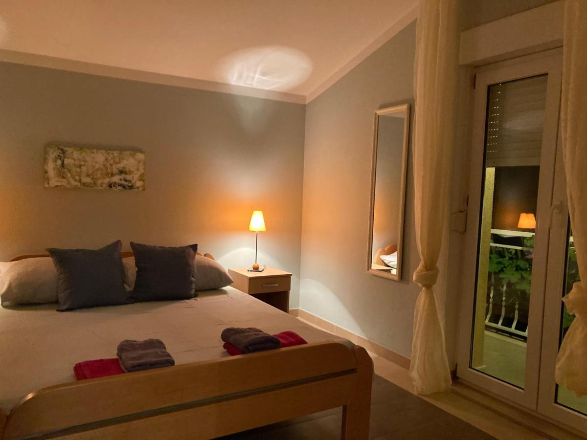 Guest House Adria Дуги Рат Екстериор снимка