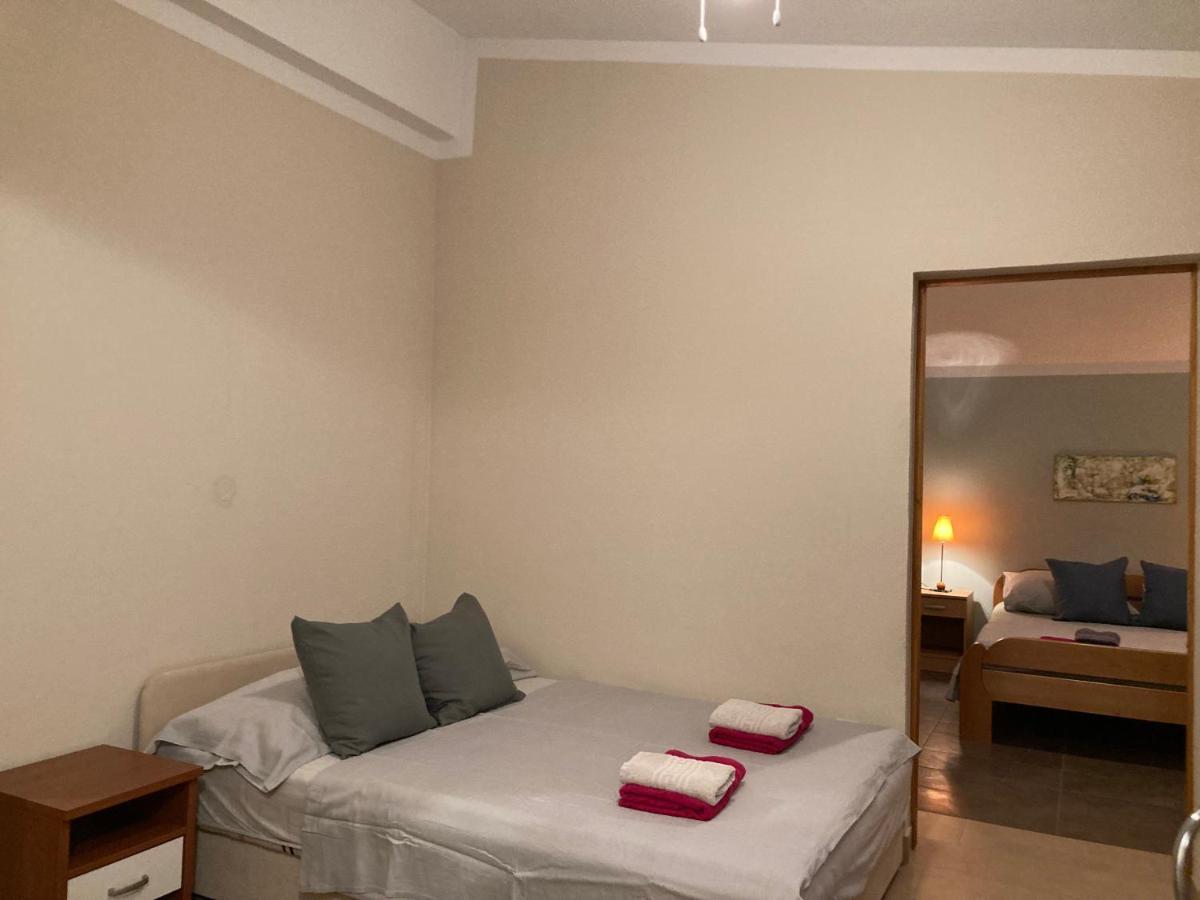 Guest House Adria Дуги Рат Екстериор снимка