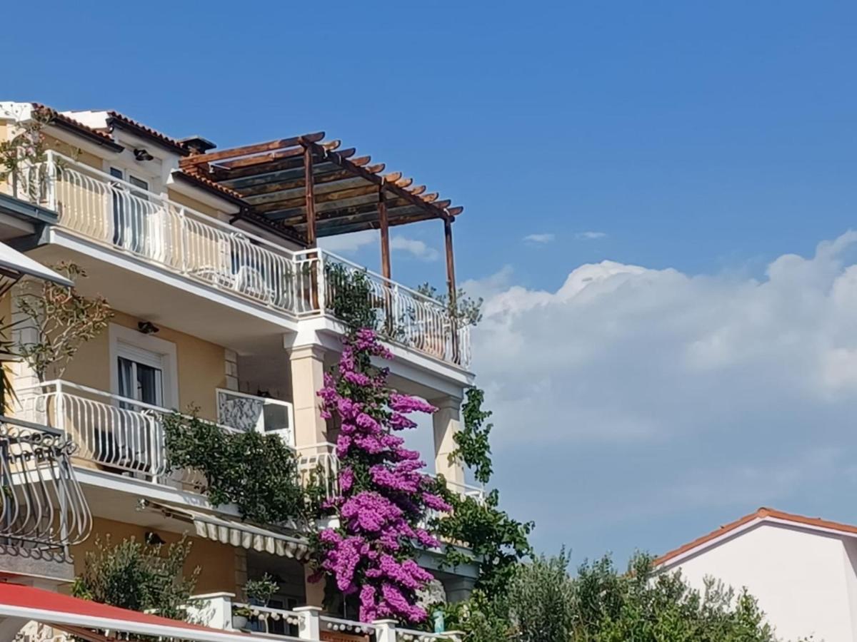 Guest House Adria Дуги Рат Екстериор снимка