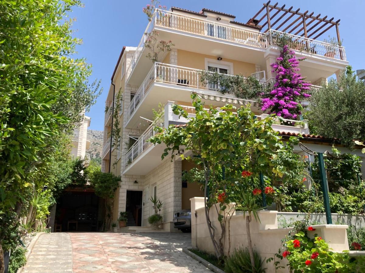 Guest House Adria Дуги Рат Екстериор снимка