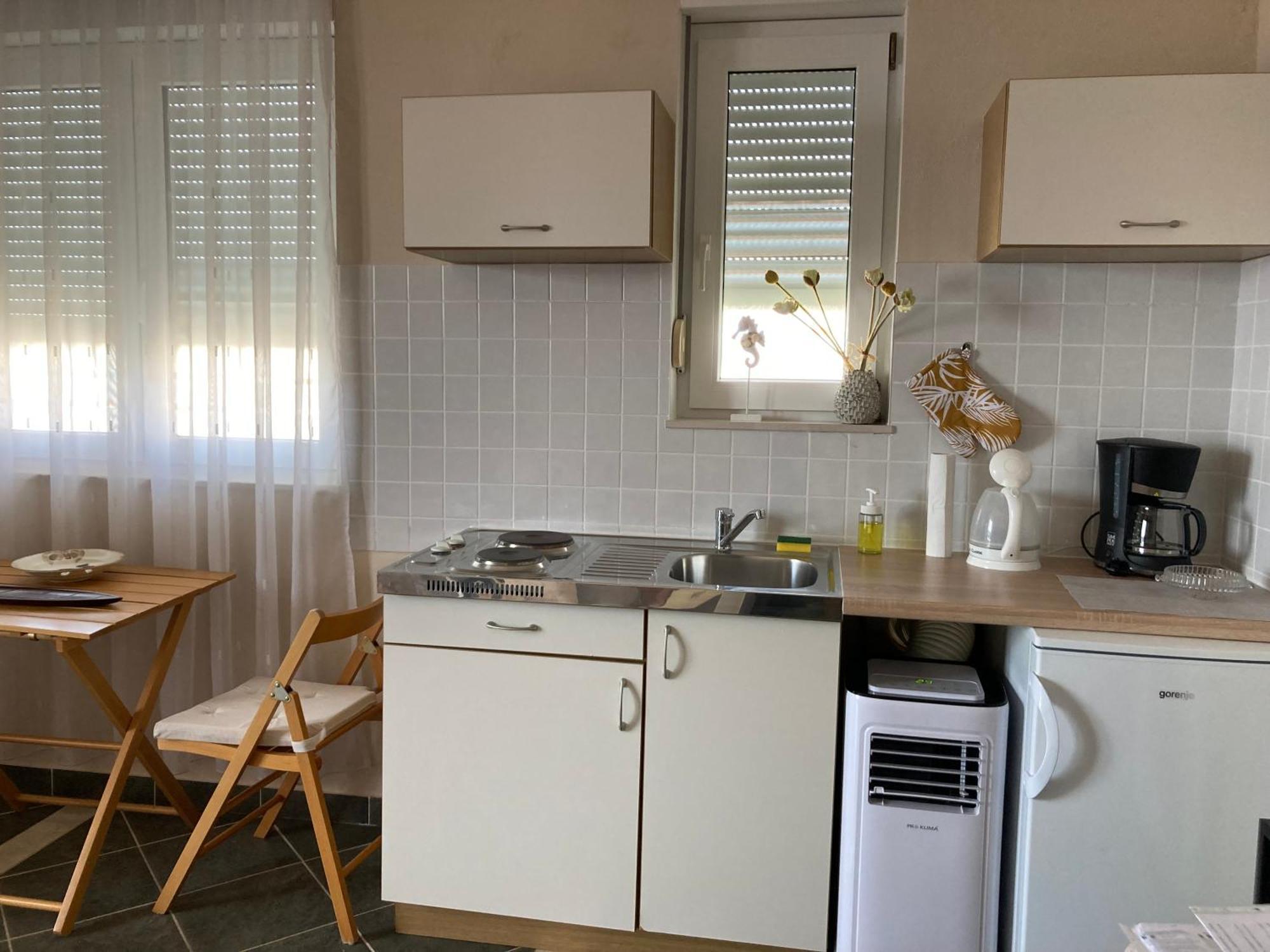 Guest House Adria Дуги Рат Екстериор снимка