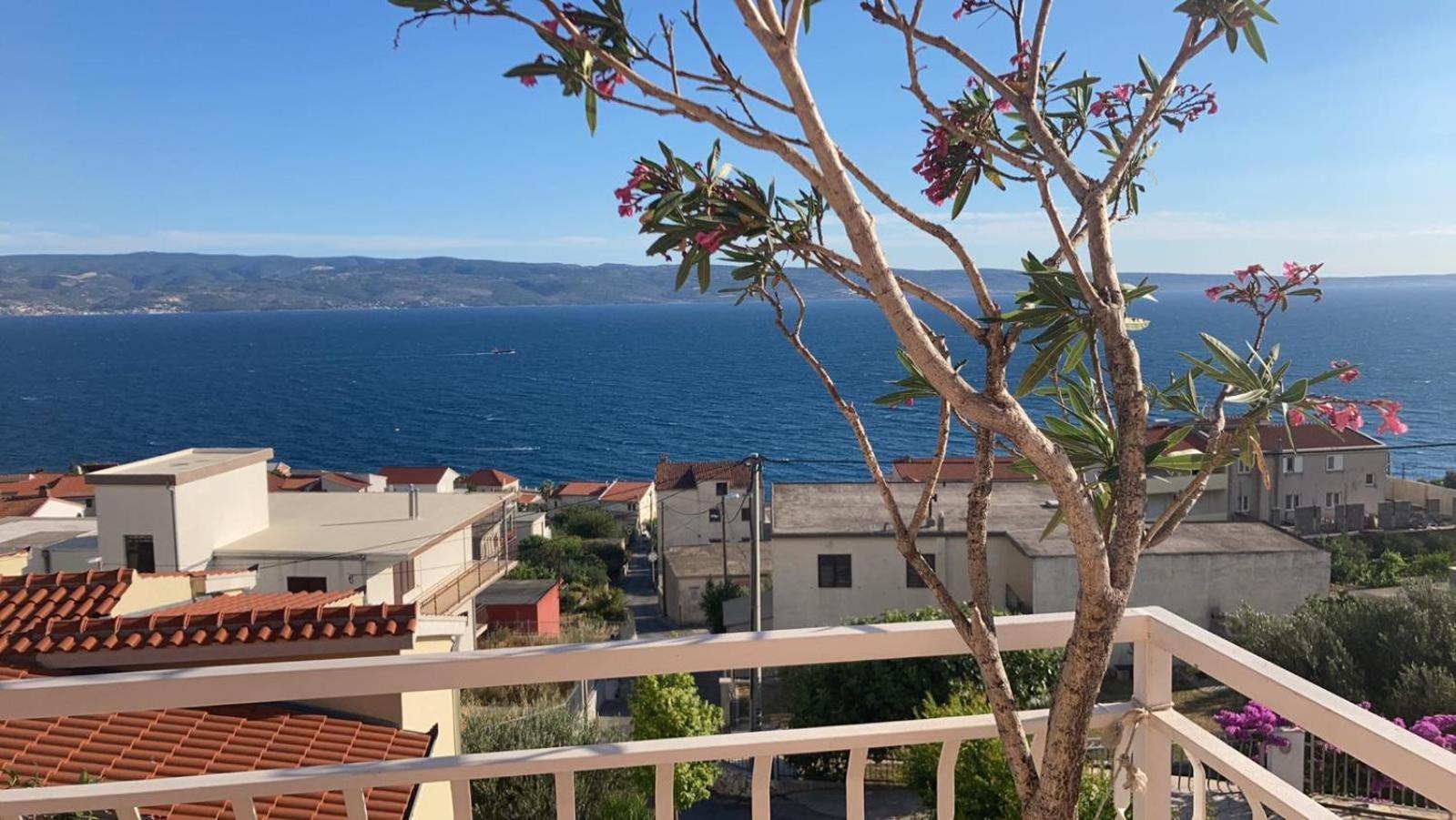 Guest House Adria Дуги Рат Екстериор снимка