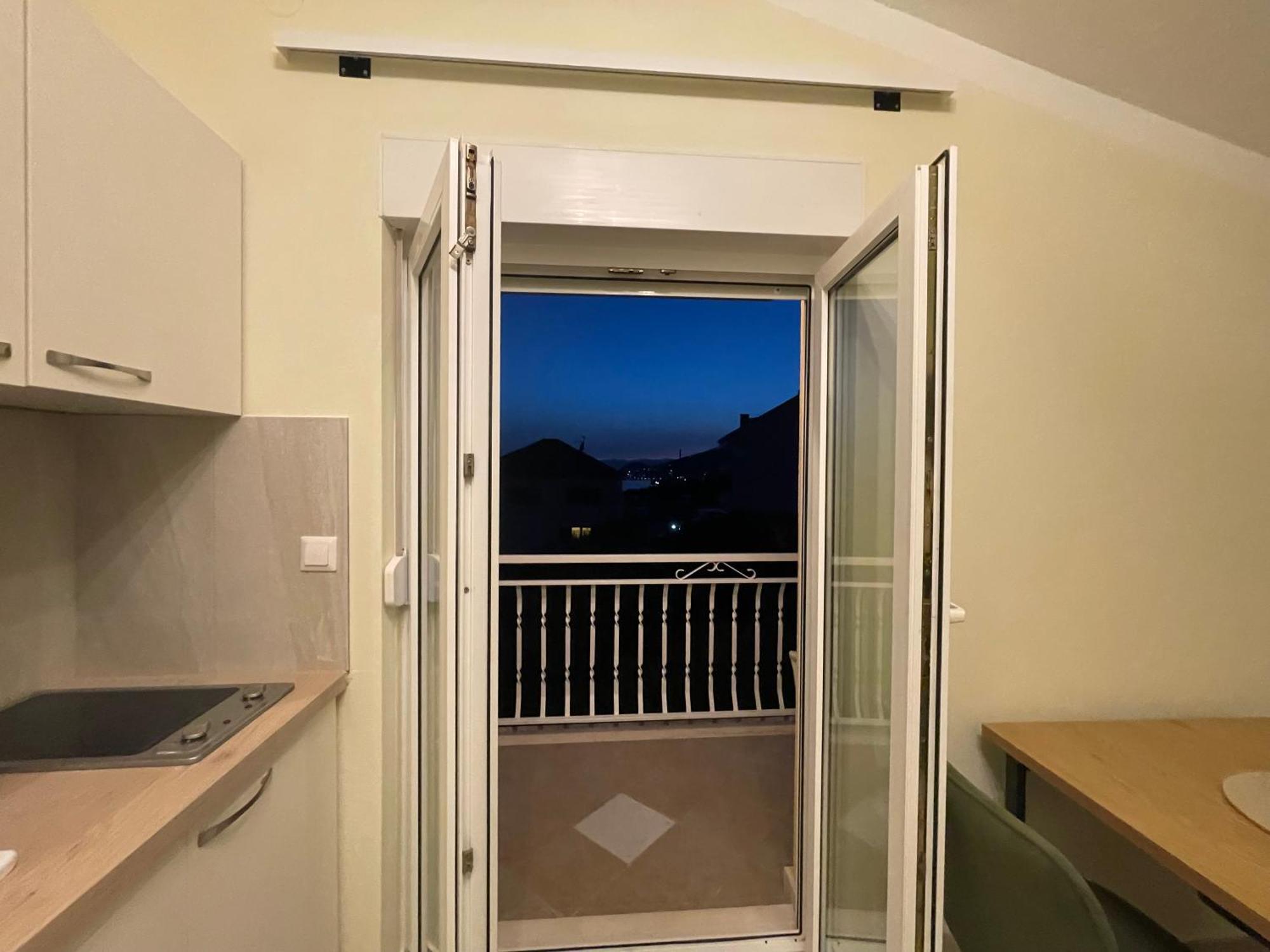 Guest House Adria Дуги Рат Екстериор снимка