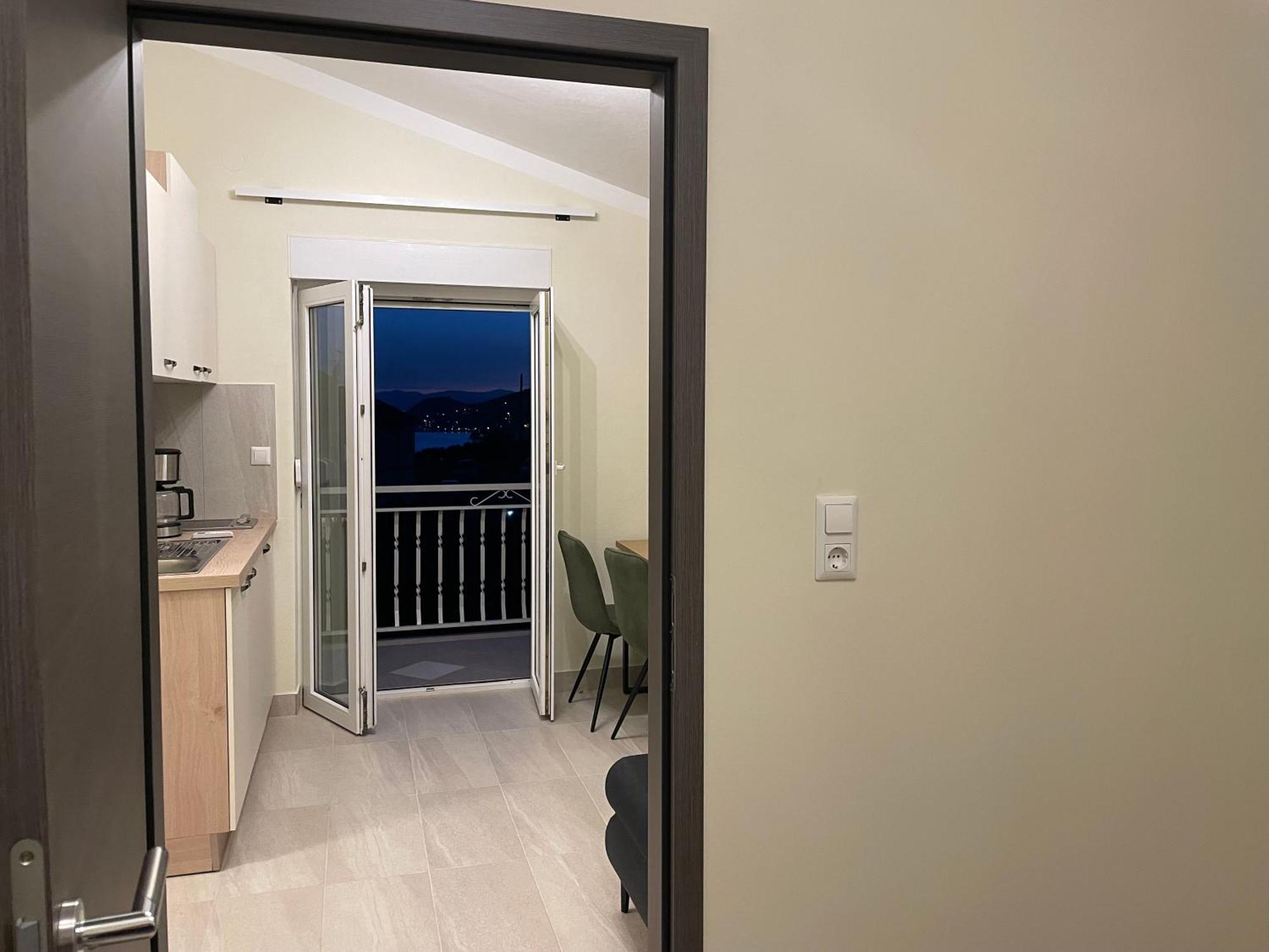 Guest House Adria Дуги Рат Екстериор снимка
