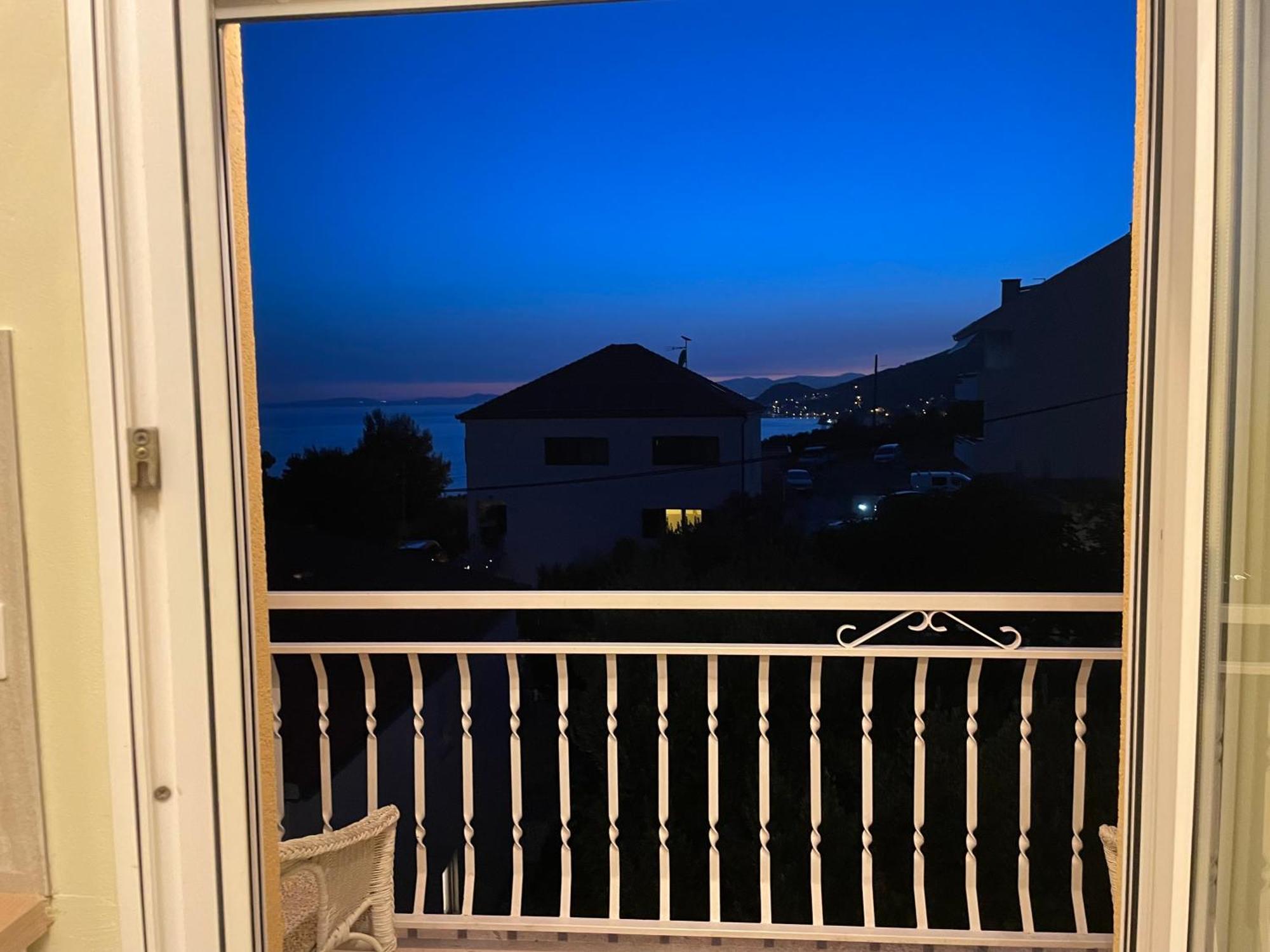 Guest House Adria Дуги Рат Екстериор снимка