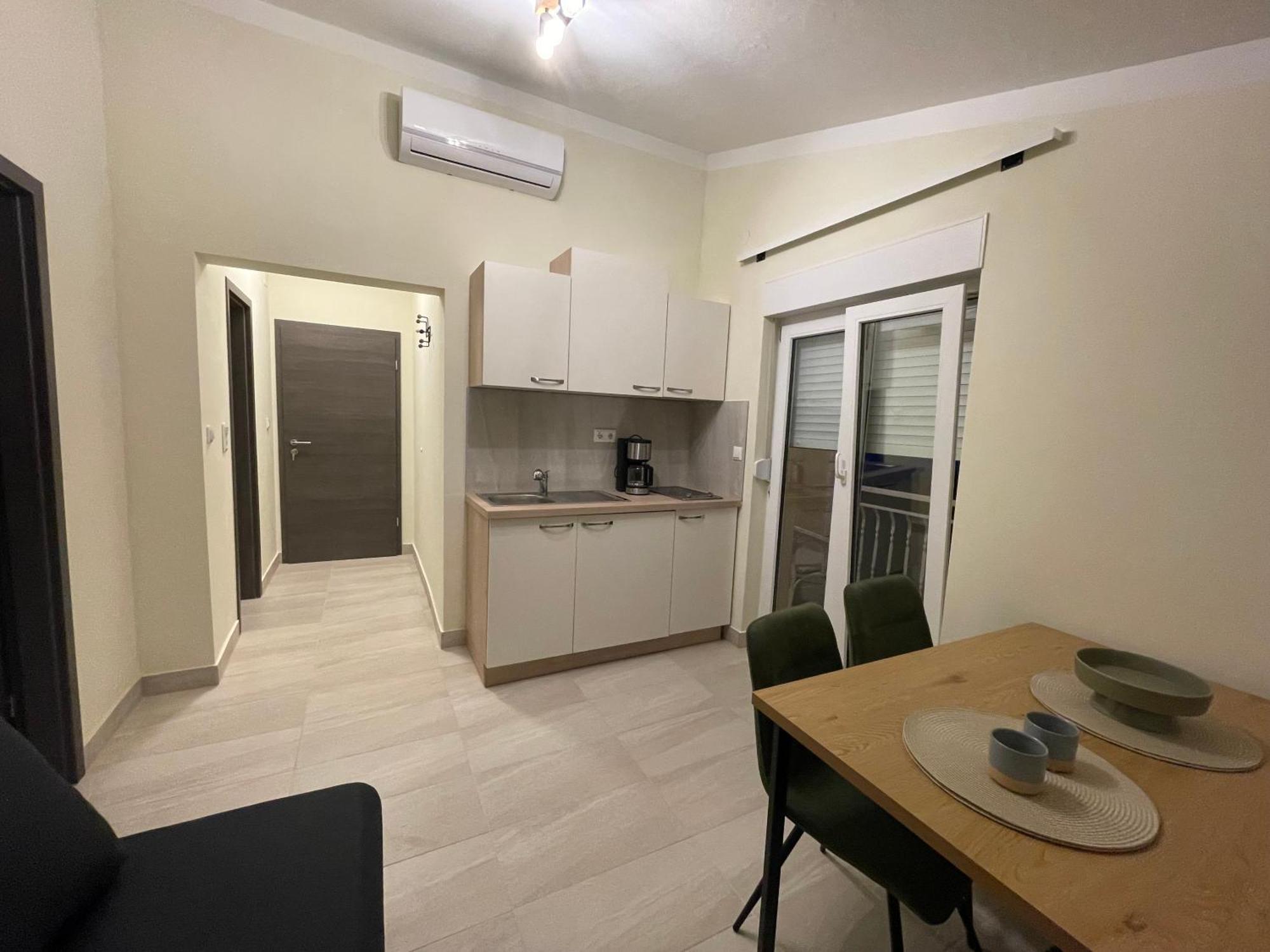 Guest House Adria Дуги Рат Екстериор снимка
