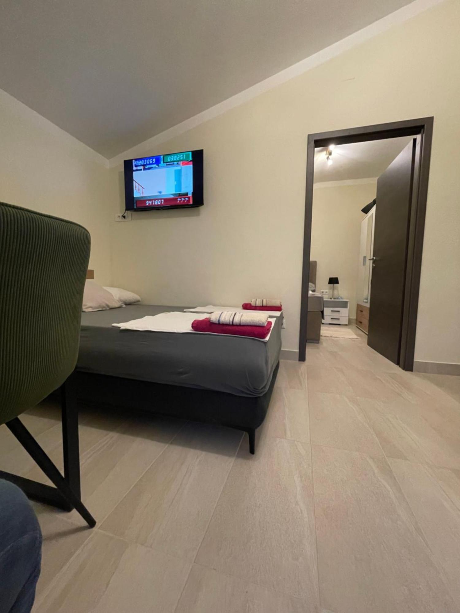 Guest House Adria Дуги Рат Екстериор снимка