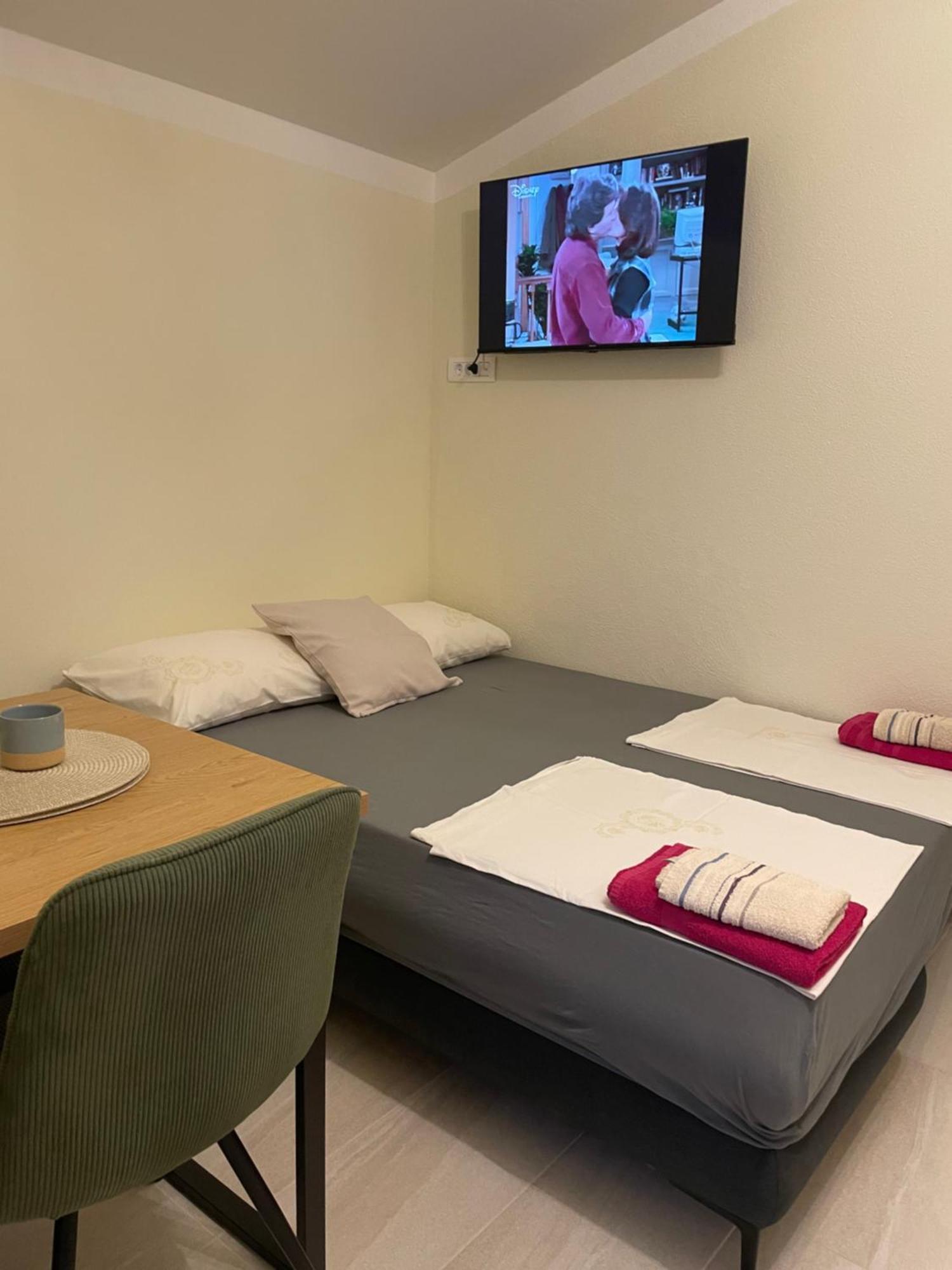 Guest House Adria Дуги Рат Екстериор снимка