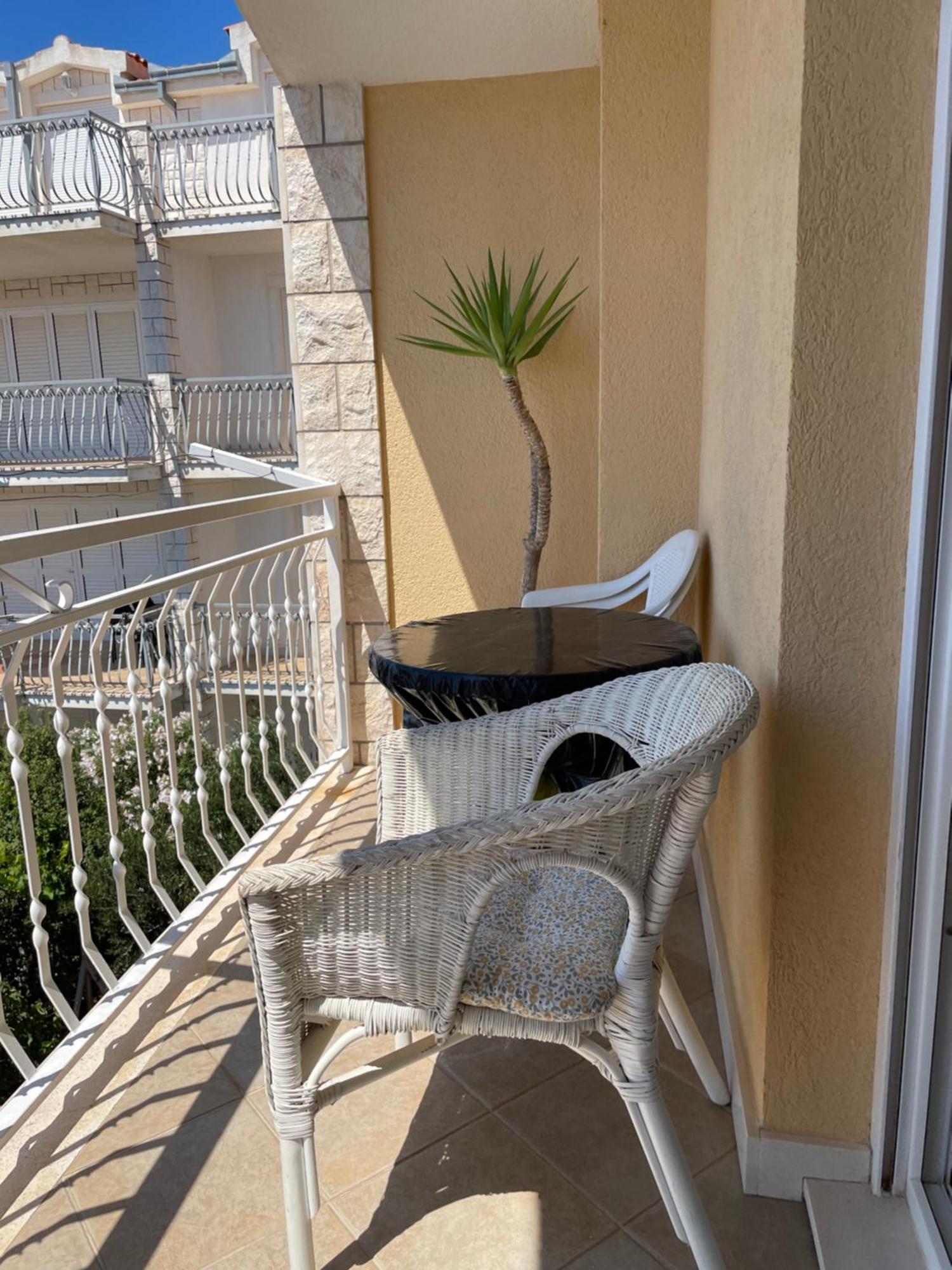 Guest House Adria Дуги Рат Екстериор снимка
