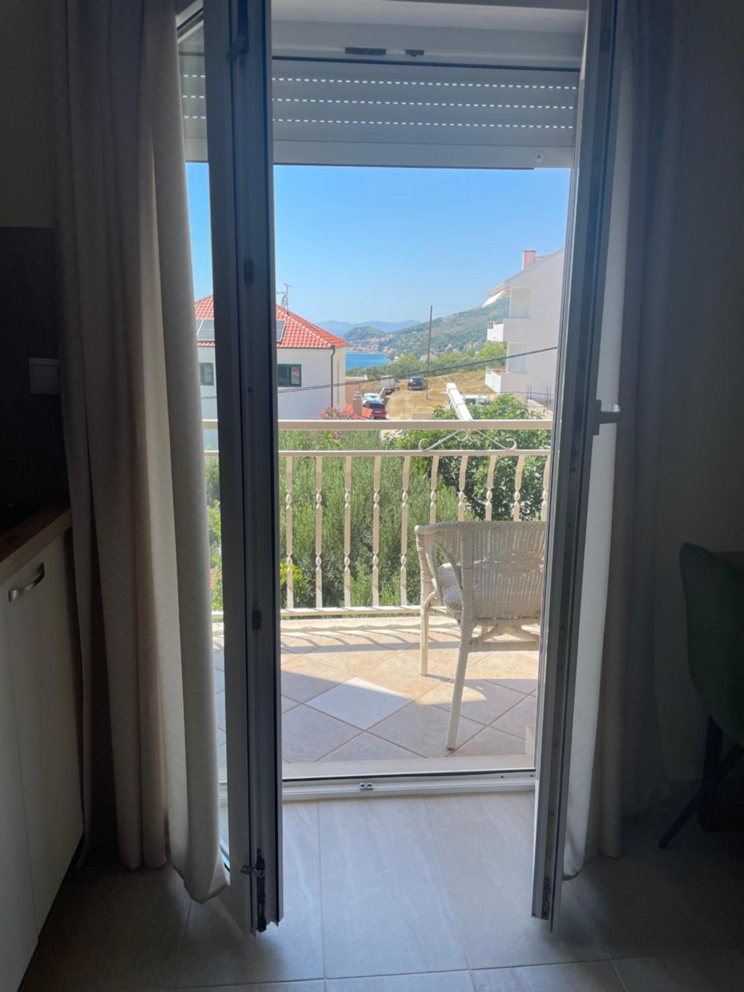 Guest House Adria Дуги Рат Екстериор снимка